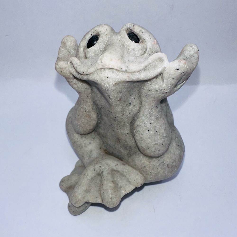 Vintage 2001 Quarry Critters Felicity Frog Figurine